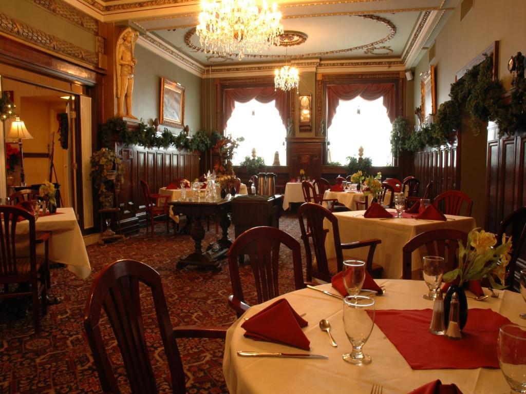 Hotel Senator Саскатун Екстер'єр фото