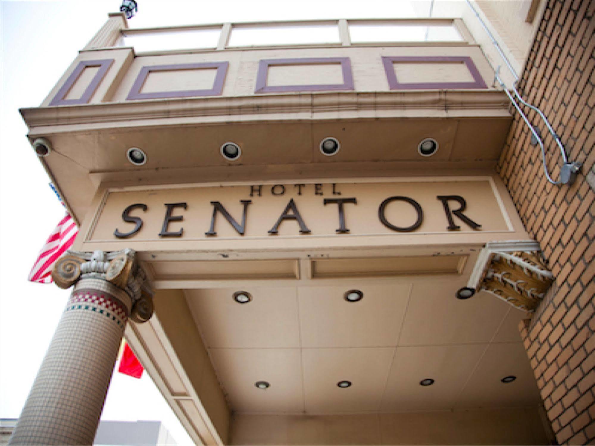 Hotel Senator Саскатун Екстер'єр фото