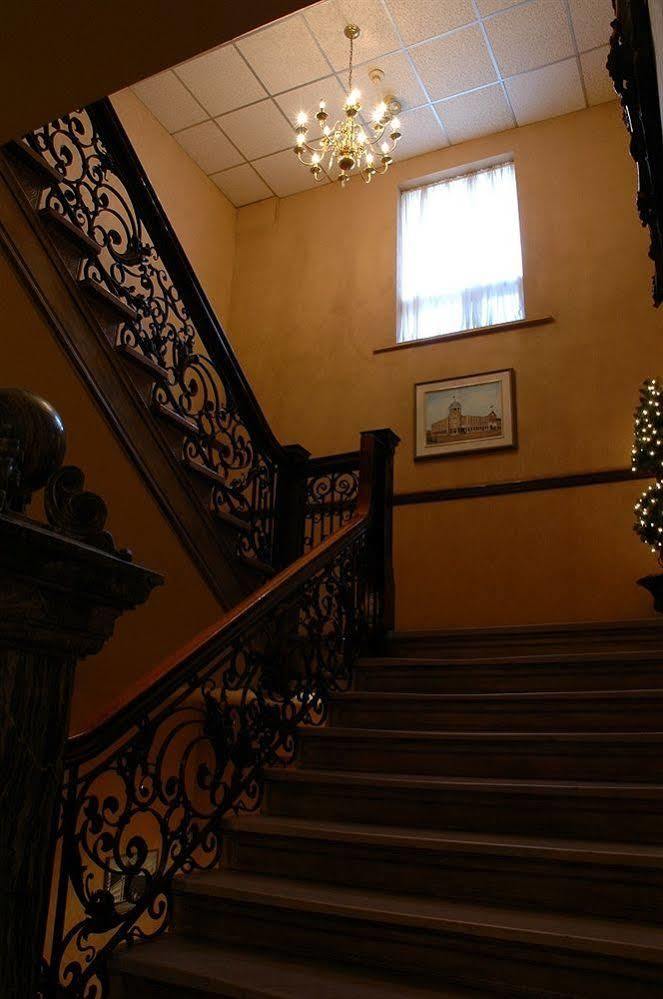Hotel Senator Саскатун Екстер'єр фото
